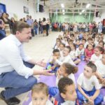 prefeito orlando morando e alunos