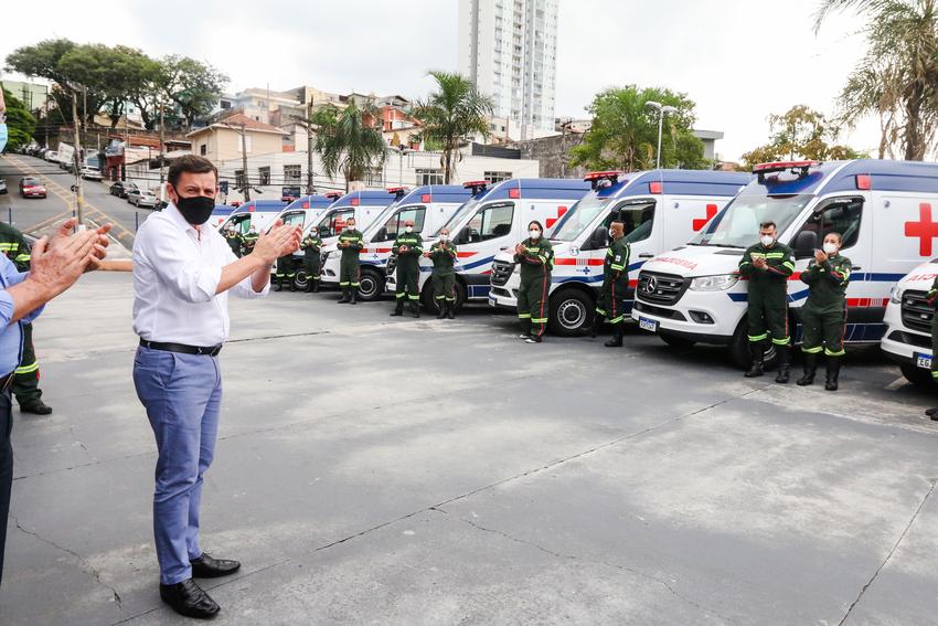 Morando entrega 12 ambulâncias para o Serviço de Transporte Inter-hospitalar