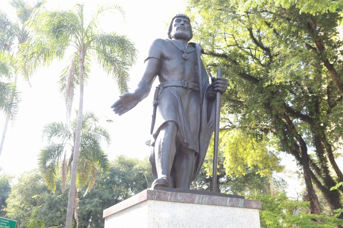 estátua de João Ramalho