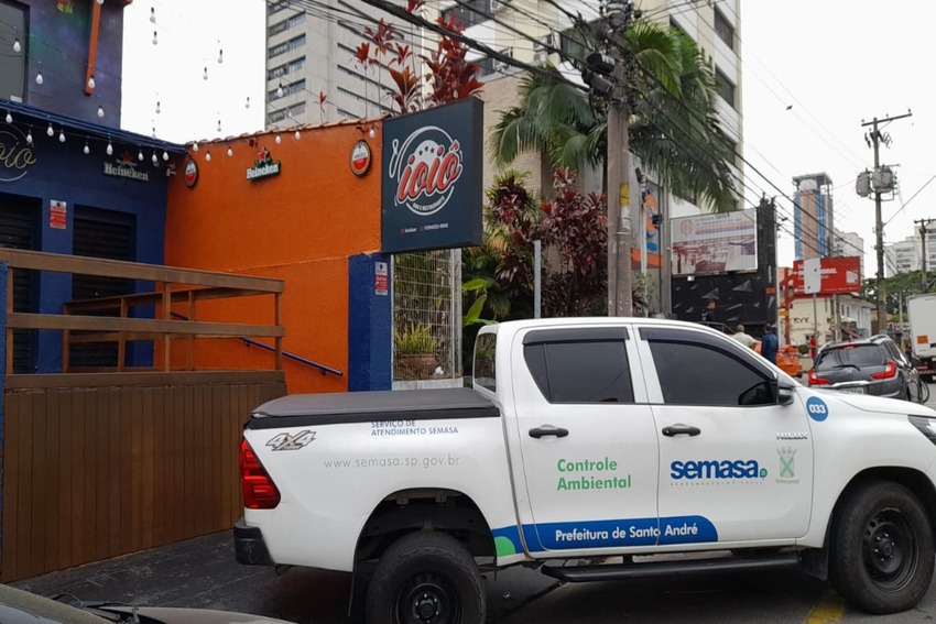 Fiscalização Ambiental do Semasa interdita bar na Rua das Bandeiras