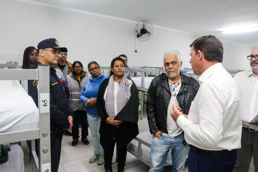 prefeito Orlando Morando em abrigo
