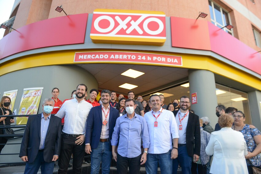 prefeito Orlando Morando na inauguração do mercado OXXO