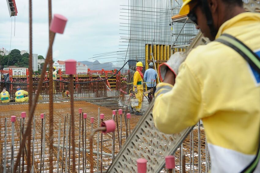 trabalhadores em obra 0 construção civil