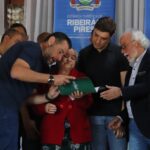 prefeito Clovis Volpi, deputado Thiago Auricchio e moradores