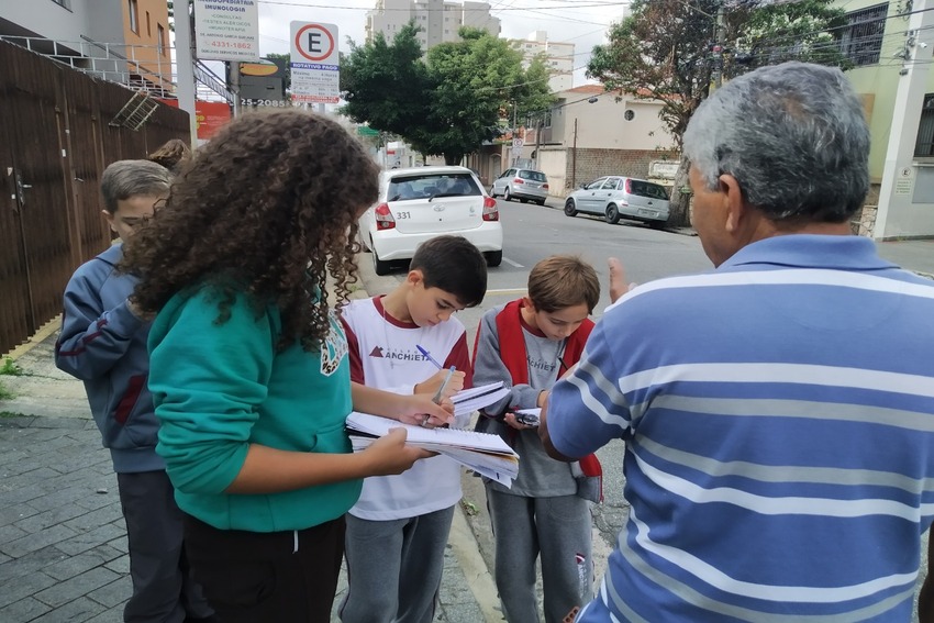 estudantes em atividade em bairro de São Bernardo