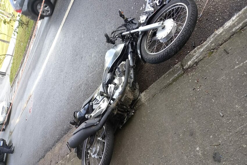 motocicleta envolve em acidente