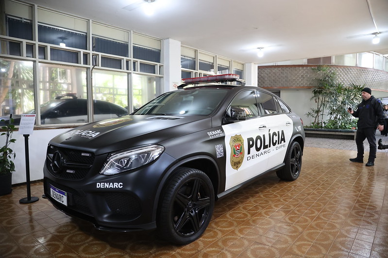 Carro de luxo vira viatura da polícia civil