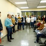 prefeito Auricchio e alunos do Curso Cuidadores de Idosos