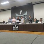 prefeito entrega pacote de projetos de lei