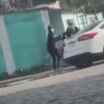 homem sendo sequestrado