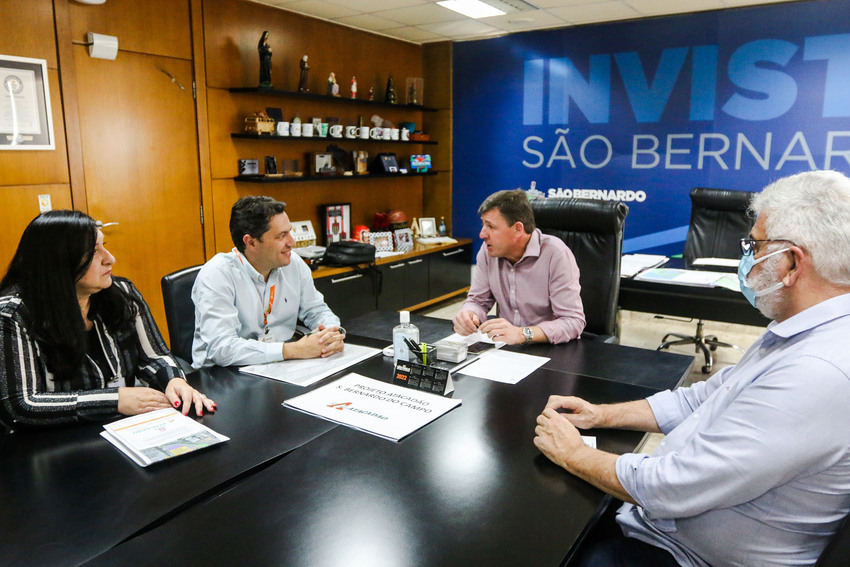 prefeito Orlando Morando com empresários da Rede Atacadão