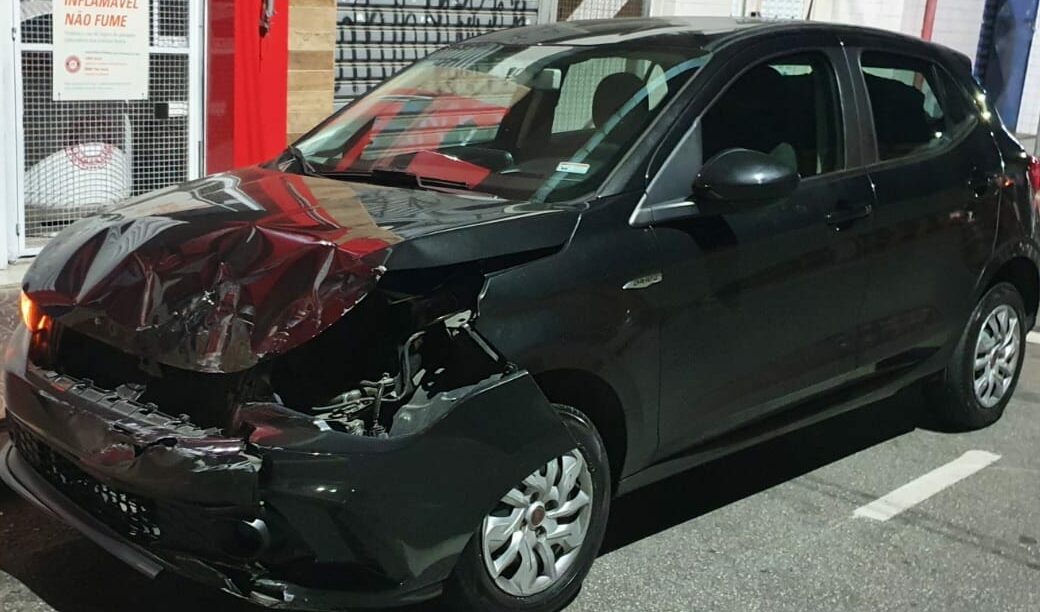 Motorista embriagado causa acidente em S.Caetano e veículo invade comércio