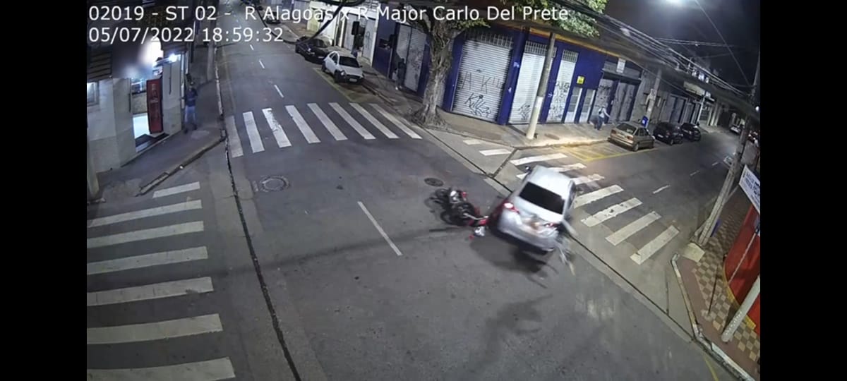 Vídeo: Motorista colide com motociclista, bate em carro e foge em S.Caetano