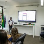 prefeito Auricchio recebe alunos estrangeiros