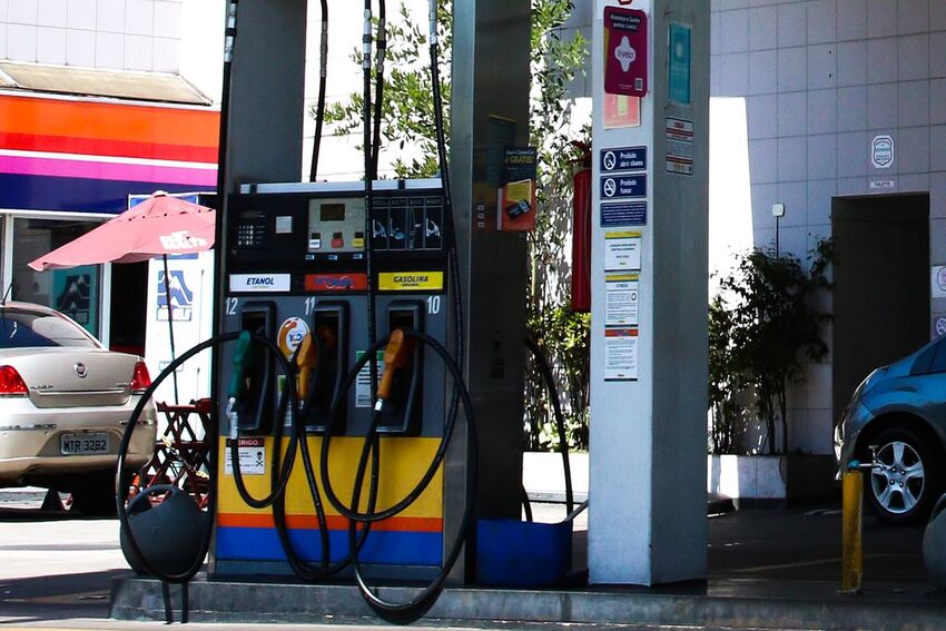 Postos têm de mostrar preço do combustível antes e depois de redução do ICMS