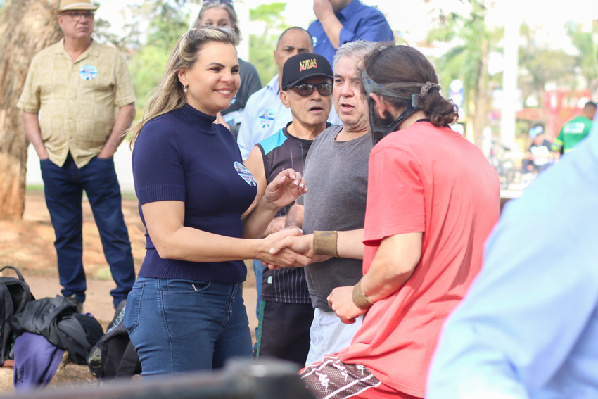 Carla Morando dá início à campanha pela reeleição com caminhada no Assunção