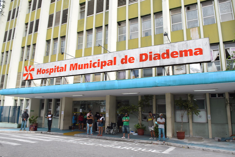 Família de paciente do Hospital Piraporinha reclama da demora na transferência