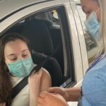 jovem sendo vacinada em São Caetano