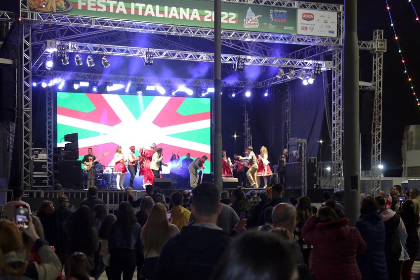 Festa Italiana de S.Caetano atrai milhares de pessoas no 1º fim de semana