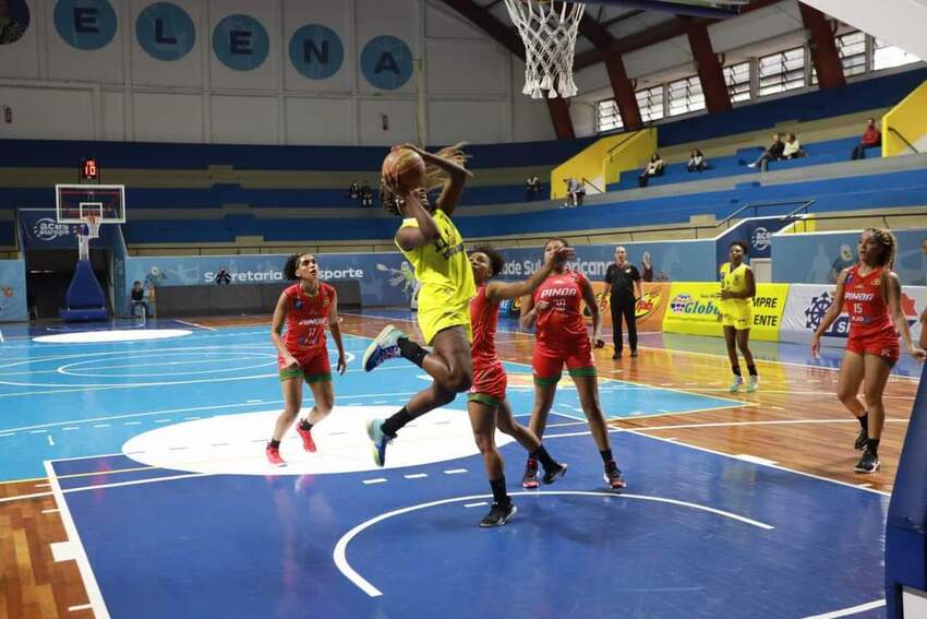 equipe de basquete feminino de Santo André em quadra