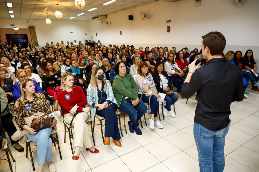 Para 300 apoiadoras, Thiago Auricchio diz que defenderá leis de proteção às mulheres