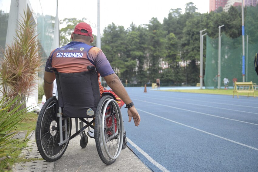 atleta em cadeira de rodas