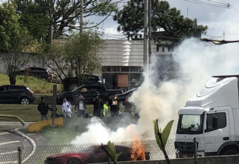 Em São Bernardo, acidente provoca fogo em carro e deixa uma vítima