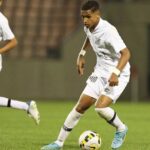 jogador do Santos João Victor
