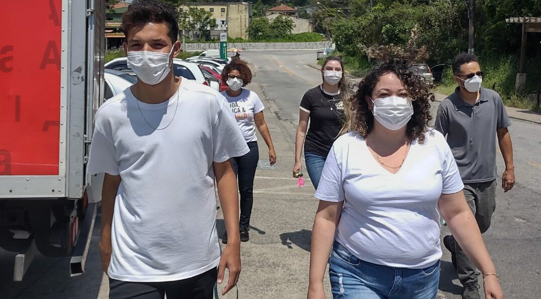 pessoas com máscara em Ribeirão Pires