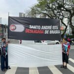 faixas pretas com protesto
