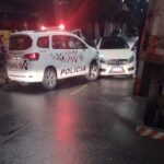 carro colide com viatura