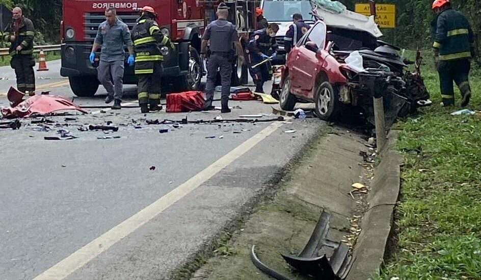 Grave acidente em Ribeirão Pires deixa vítima fatal e 3 pessoas feridas