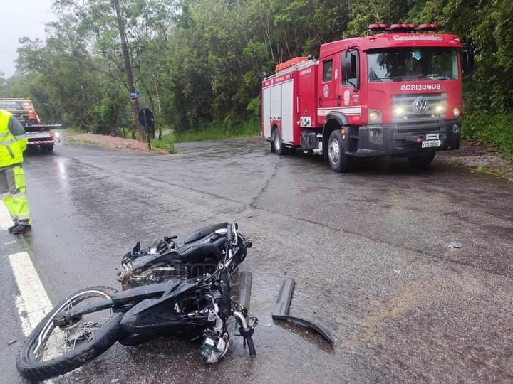 acidente de moto na Rodovia Índio Tibiriçá
