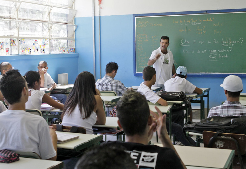 Dia do Professor: Com salário inicial de R$ 5 e 7 mil, Estado busca atrair novos talentos