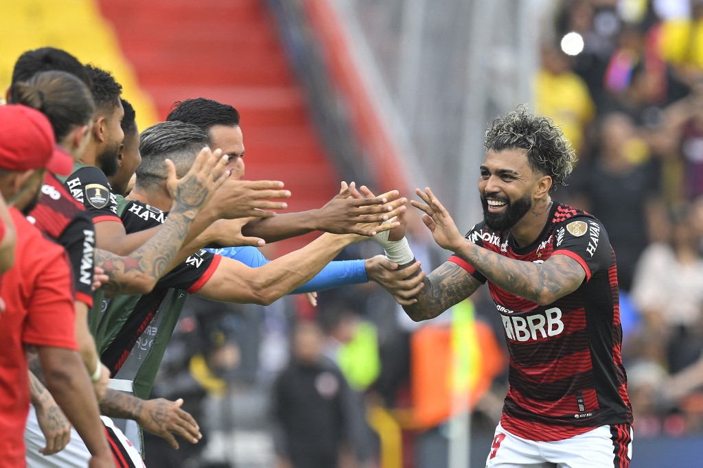 Gabigol decide e Flamengo conquista o tri na Libertadores