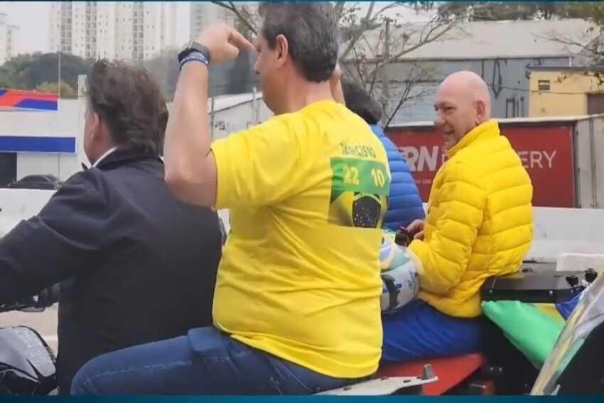 Tarcísio participa em SP de motociata com o presidente Jair Bolsonaro