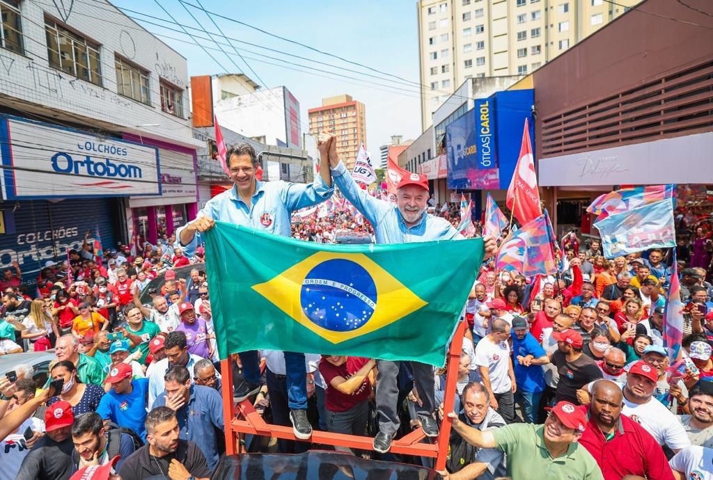 Lula faz 1º ato de rua no segundo turno em S.Bernardo e ataca Bolsonaro