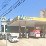 posto de gasolina na avenida Piraporinha