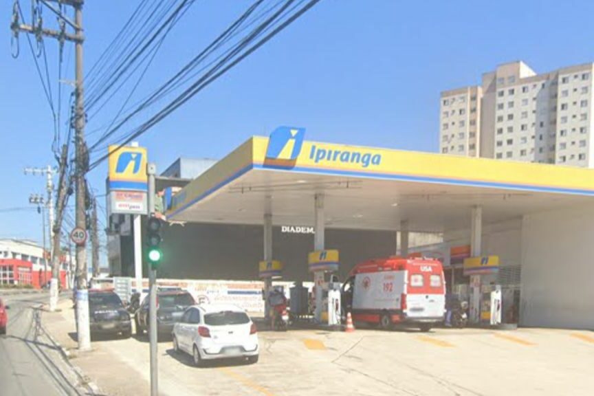 posto de gasolina na avenida Piraporinha