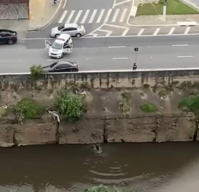 Vídeo: Ladrão rouba carro, pula no rio para fugir da PM, mas é preso em S.Caetano