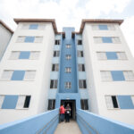 fachada de apartamentos populares