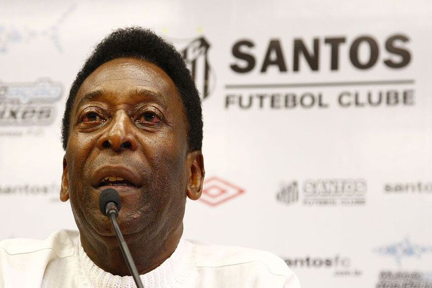 Internado, Pelé está em quarto comum e tem quadro estável, diz boletim médico