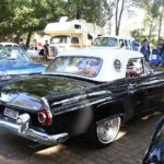 carros antigos em exposição