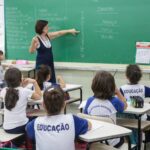 professora em sala de aula