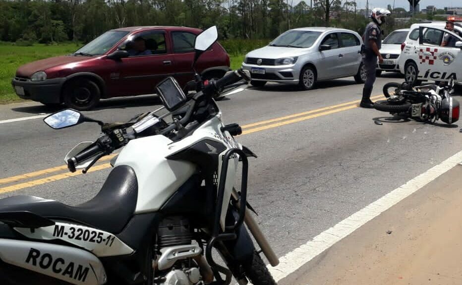 Colisão entre motos após cerco policial deixa dois mortos e dois feridos