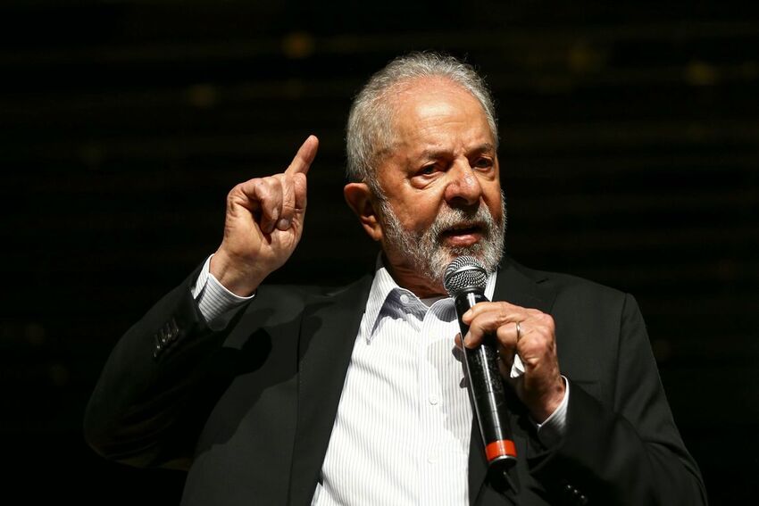 Lula foi internado para retirada de lesão na laringe e já teve alta
