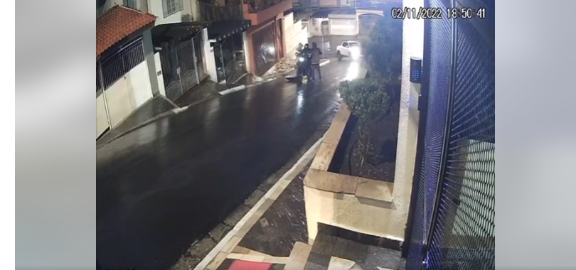 Vídeo: Policial à paisana flagra roubo de moto e prende um em S.Bernardo