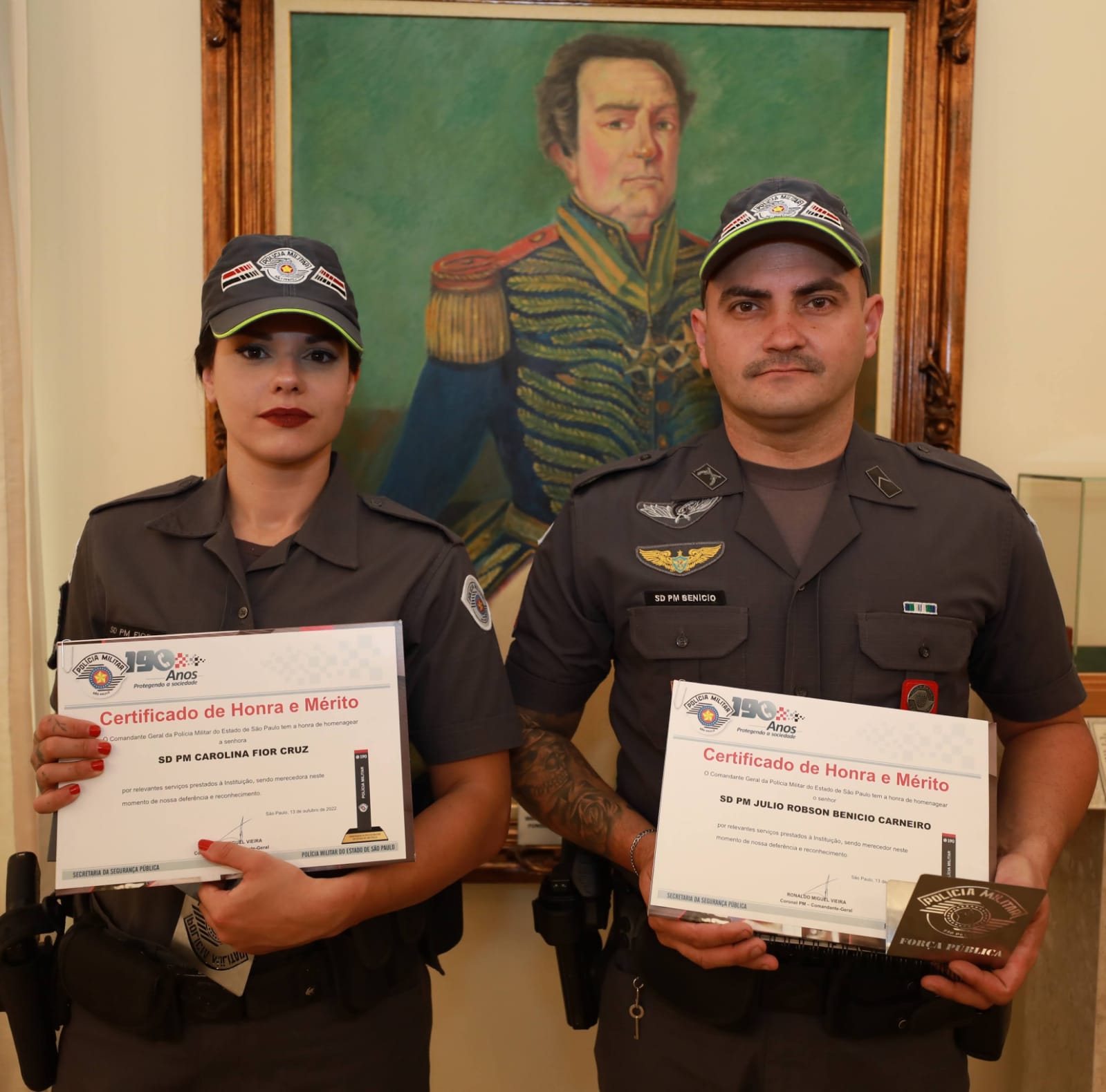 Policial feminina Fior e soldado Júlio Benício