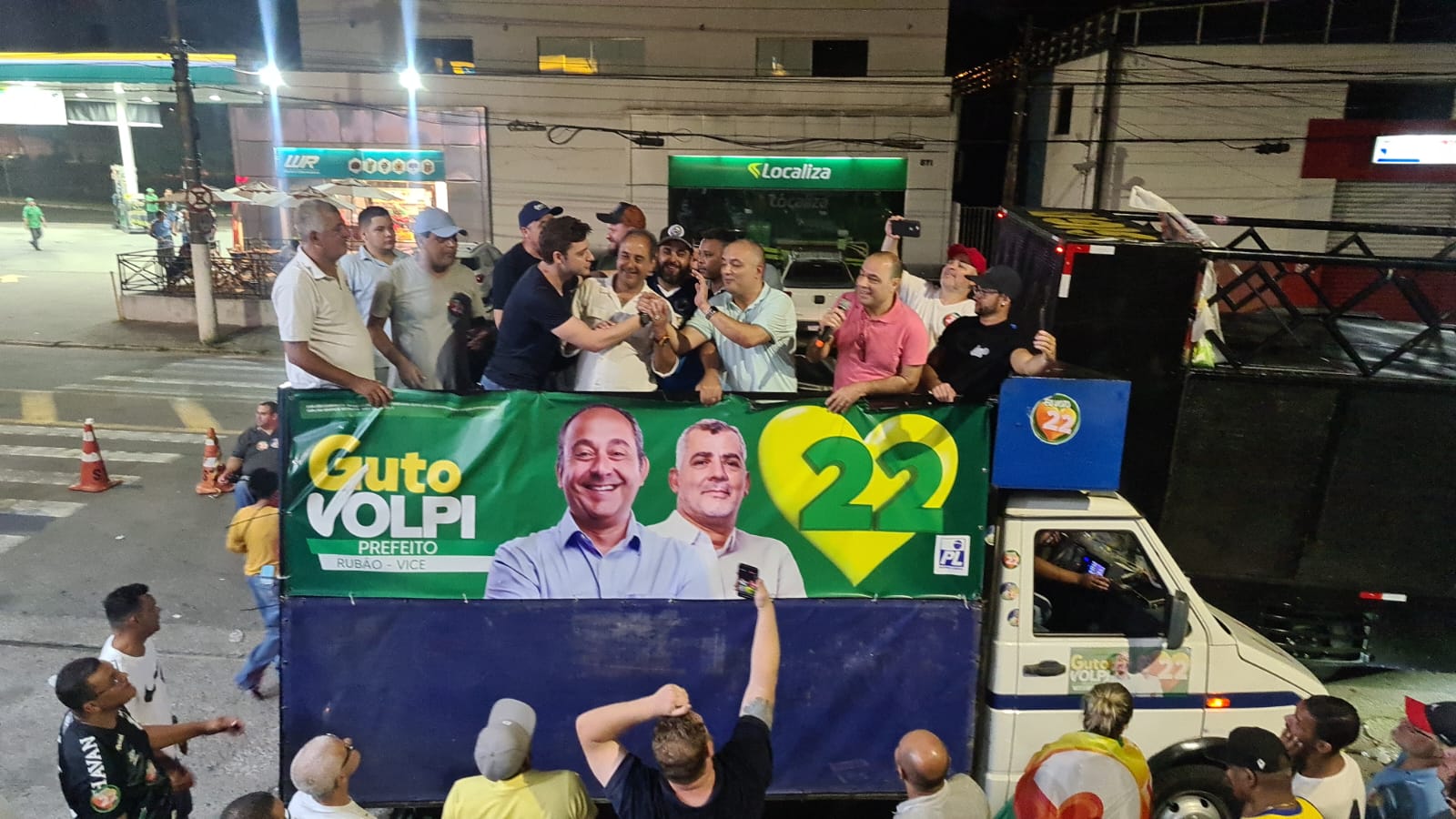 Prefeito eleito de Ribeirão Pires comemora vitória com aliados e fala de primeiras ações