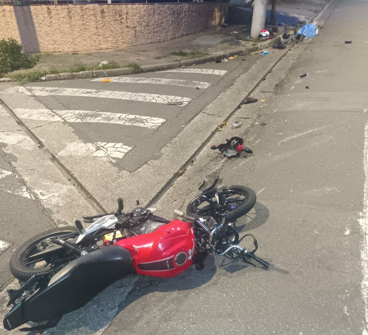 moto caída após acidente em São Bernardo